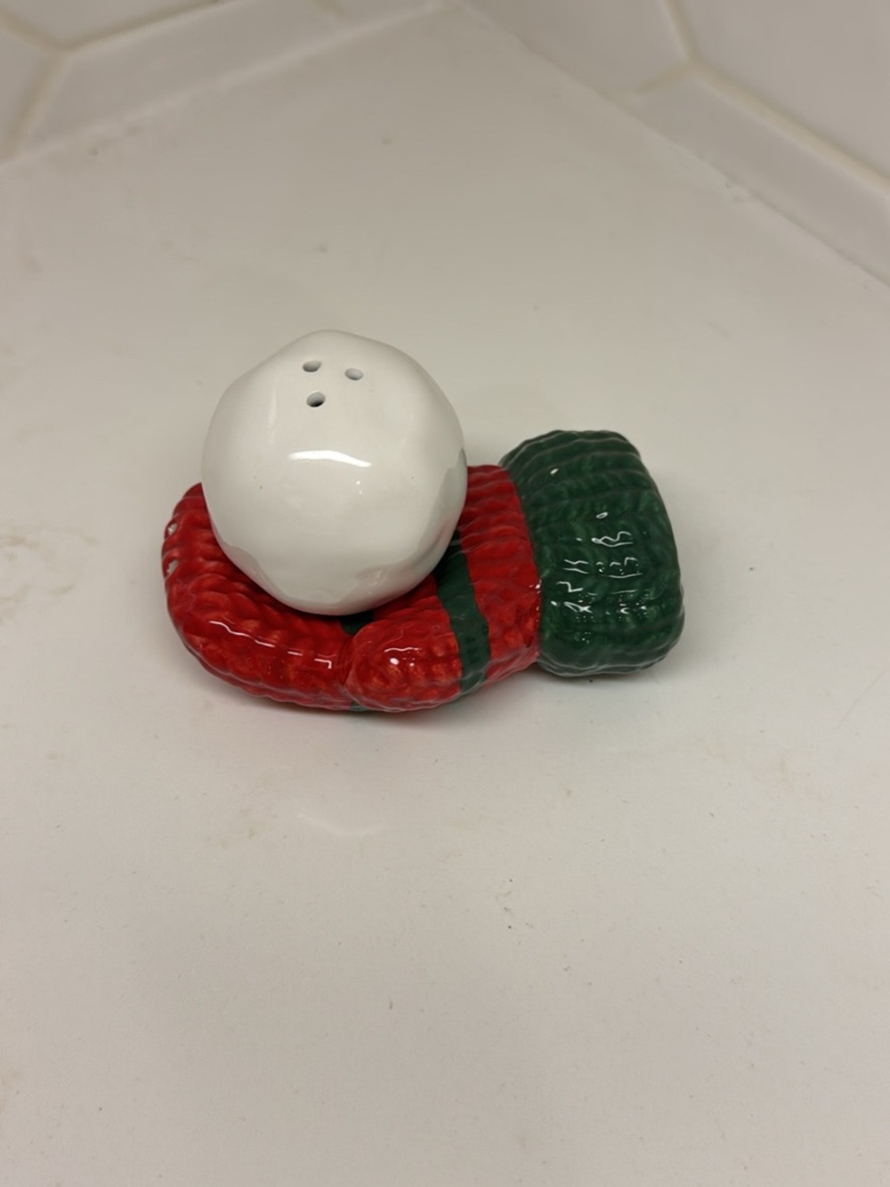 Hallmark mitten and snowball salt and pepper shakers